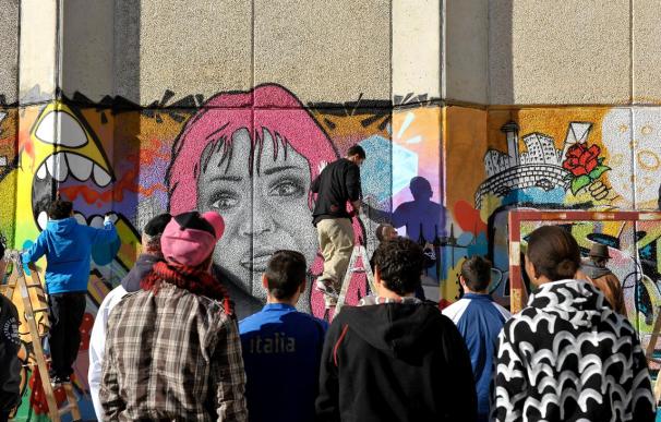 Los presos jóvenes "decoran" con grafitis los muros de la cárcel de Meco