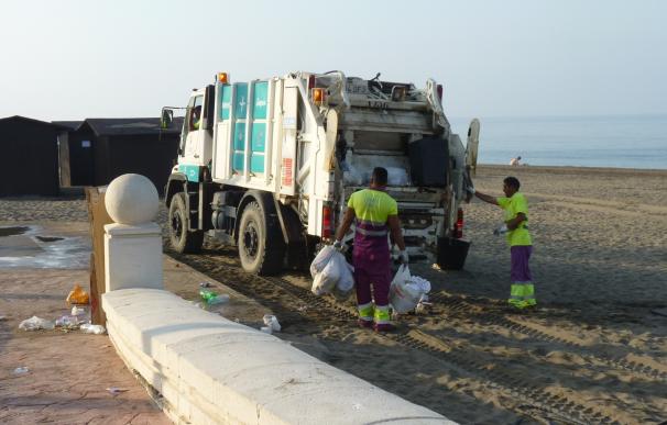 La capital celebra la noche de San Juan "con normalidad" y recoge unos 30.500 kilos de residuos en playas
