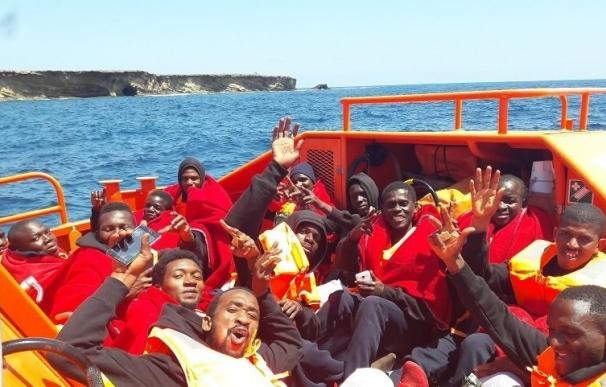 Rescatada con 22 personas la última de las pateras que se buscaban en el Mar de Alborán