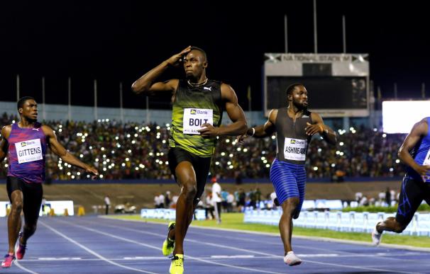 Usain Bolt se despide del atletismo en su casa con victoria en los 100 metros