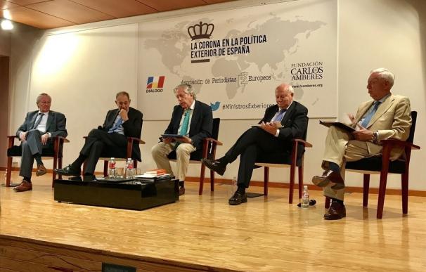 Solana, Piqué, Moratinos y Margallo ensalzan el papel del rey Juan Carlos en las relaciones exteriores de España