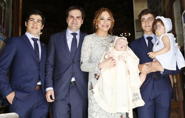Gemma Ruiz y Juan Díaz bautizan a su hijo Juan rodeados de familia y amigos