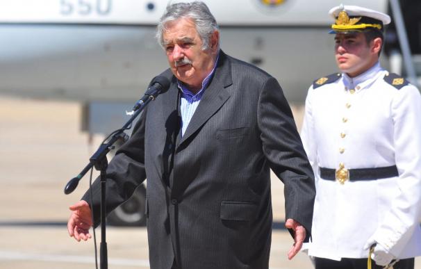 Mujica traslada a la vicepresidenta del Congreso de los Diputados su intención de visitar España
