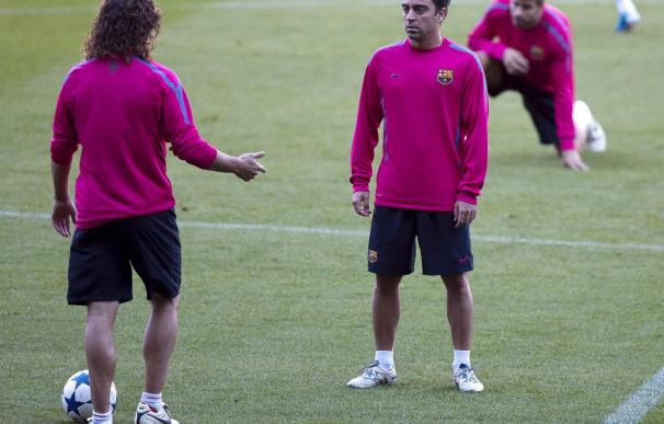 Xavi, Piqué y Messi se quedan en el gimnasio durante el entrenamiento