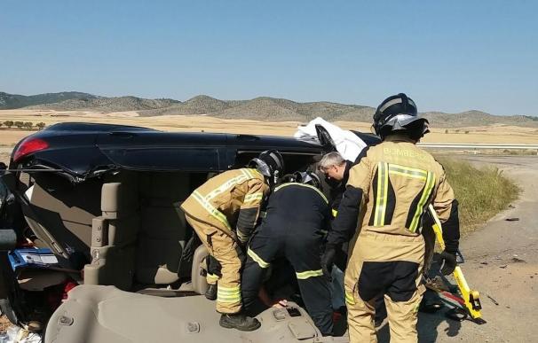Dos heridos graves al colisionar un turismo y un camión, en A-121 en el cruce de Rodanas