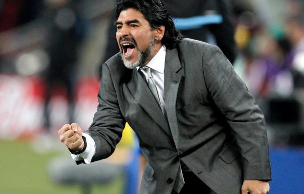 Maradona asegura que su futuro profesional está "al lado de mis hijas"