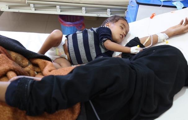 Save the Children alerta de que cada minuto un niño se contagia de cólera en Yemen