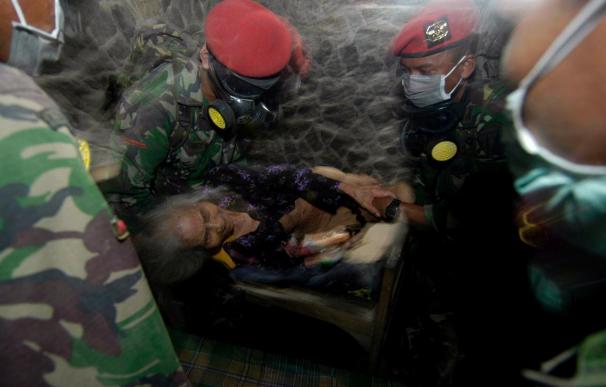 Aumentan a 141 los muertos por el volcán Merapi en Indonesia