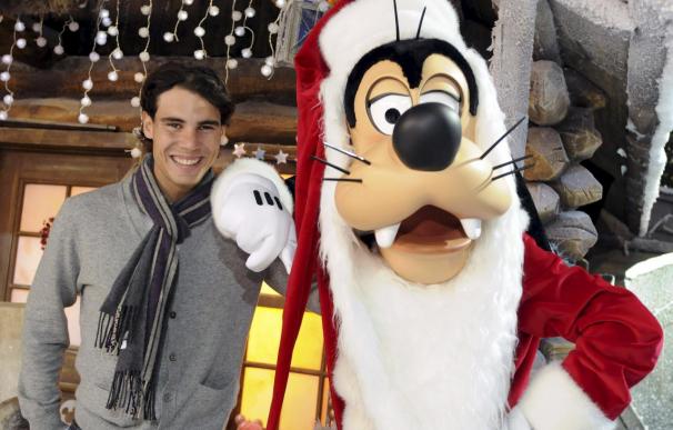 Rafael Nadal participa en la promoción de la temporada navideña de Disneyland París