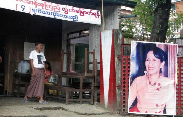Dos partidos autoritarios se disputan gobernar Birmania