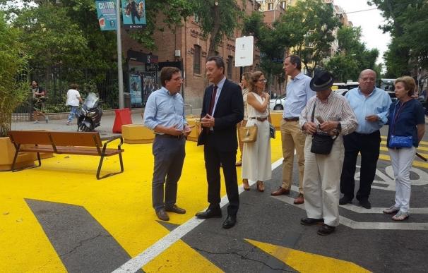 Martínez-Almeida critica la "privatización" de Galileo, que se peatonaliza "como experimento" para "poner terrazas"
