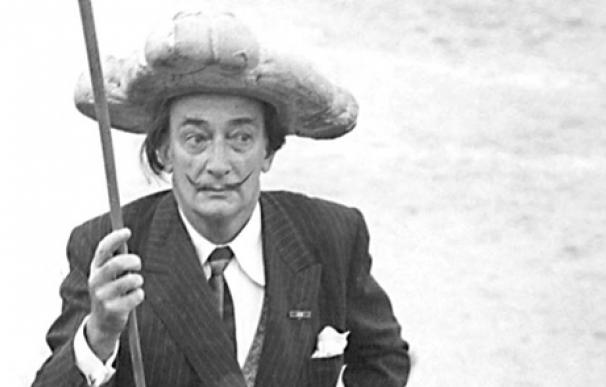 Una juez ordena la exhumación del cadáver de Dalí tras una demanda de paternidad