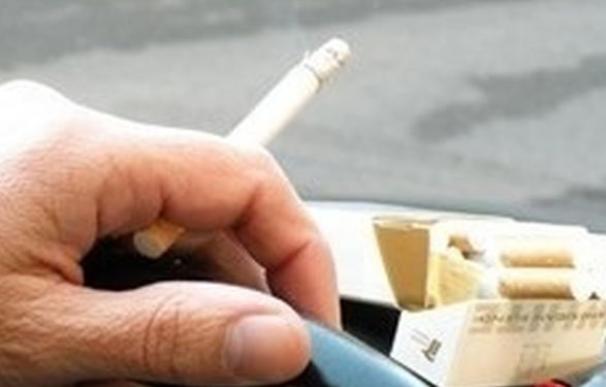 Los médicos piden se prohíba fumar en coches que viajen niños y embarazadas