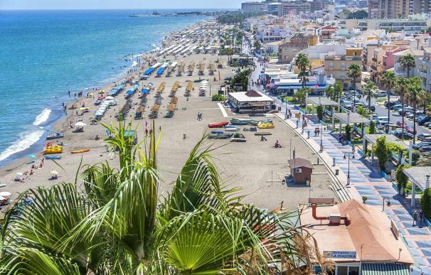 Las aguas de baño de las playas andaluzas se encuentran en niveles de calidad adecuados, según un informe de Salud