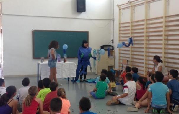 Unos 120 escolares de Almedinilla participan en un taller infantil de Terapias Avanzadas