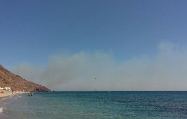 Declarado un incendio forestal en el entorno de Cala Rajá, en el Parque Natural de Cabo de Gata-Níjar