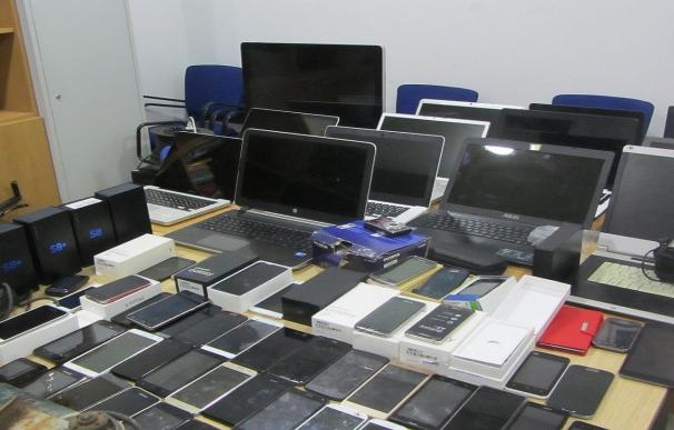 Recuperan en Melilla un cargamento de móviles, cámaras y ordenadores robados en la Península