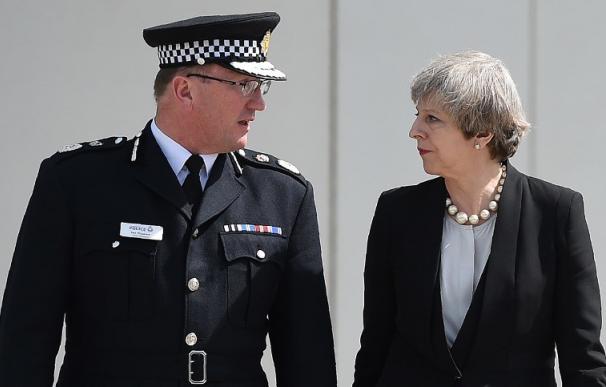 Theresa May suspende la campaña y condena el "atroz ataque terrorista" (OLI SCARFF / AFP)