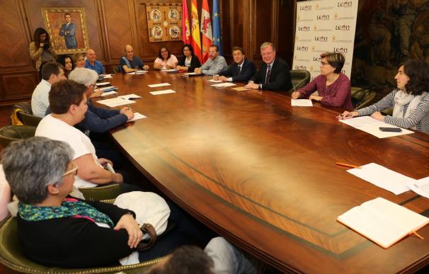 Ayuntamiento de León concede ayudas a asociaciones de padres de colegios de Infantil, Primaria y Educación Especial