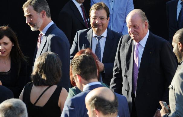 El Rey Felipe y Don Juan Carlos se despiden del Vicente Calderón