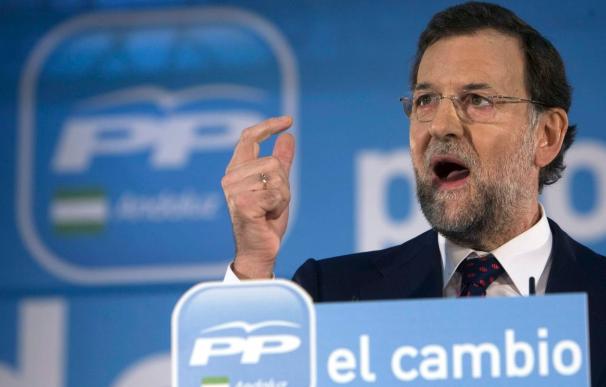 Rajoy acusa a Zapatero de arremeter contra él para ocultar su engaño a Cataluña