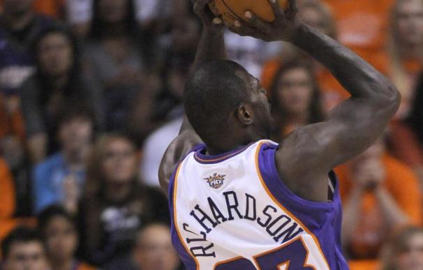 116-121. Los Suns abrasan a triples a los Lakers