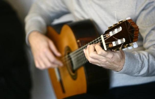 Científicos analizarán las diferencias cerebrales entre un guitarrista flamenco autodidacta y un academicista