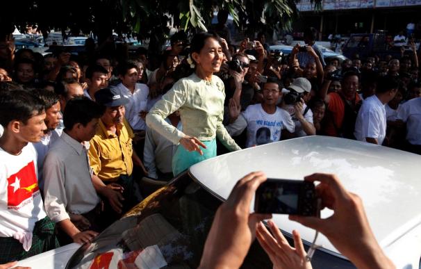 Suu Kyi comienza a trazar la estrategia en el nuevo marco postelectoral