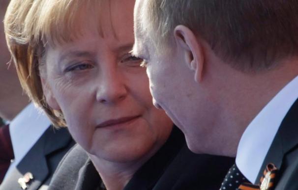 Merkel escéptica frente a la propuesta de Putin de la zona de libre comercio UE-Rusia