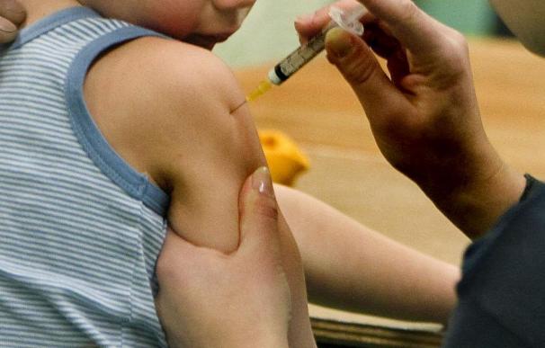 Juez ordena la vacunación de 35 menores por el brote de sarampión en Granada