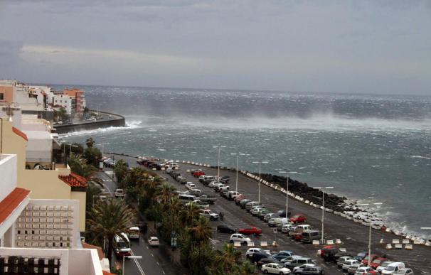 Alerta roja en Canarias por viento y en otras 35 provincias naranja o amarilla