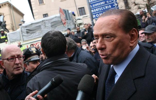 Cae la confianza de los italianos en Berlusconi y su gobierno, según varios sondeos