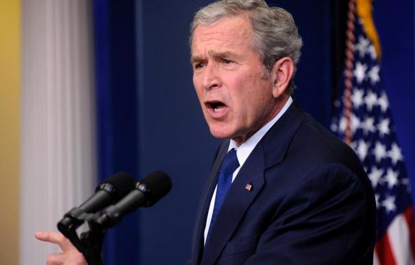 El ex presidente Bush defiende las prácticas de "asfixia simulada" porque "salvaron vidas"