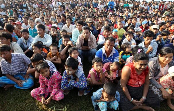 Los refugiados birmanos vuelven a sus casas tras el repliegue de los rebeldes