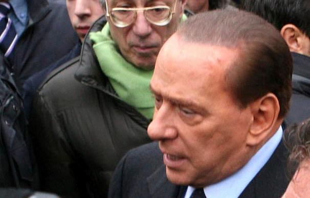 Fini ayuda a la oposición italiana a derrotar en el Parlamento a Berlusconi