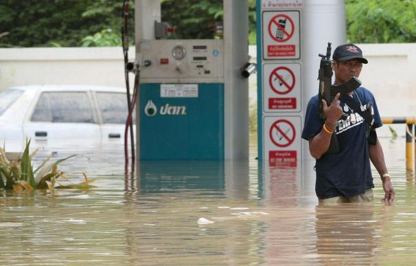 Aumentan a 181 los muertos por las inundaciones en Tailandia