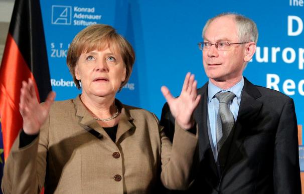 Merkel exige un "mecanismo permanente y común para superar las crisis"