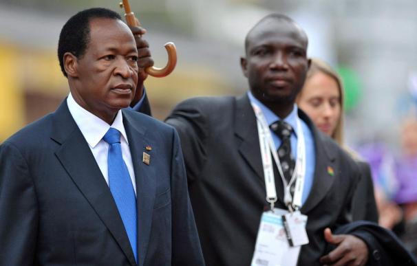 Burkina Faso vota sin incidentes graves y convencida de victoria de Compaoré