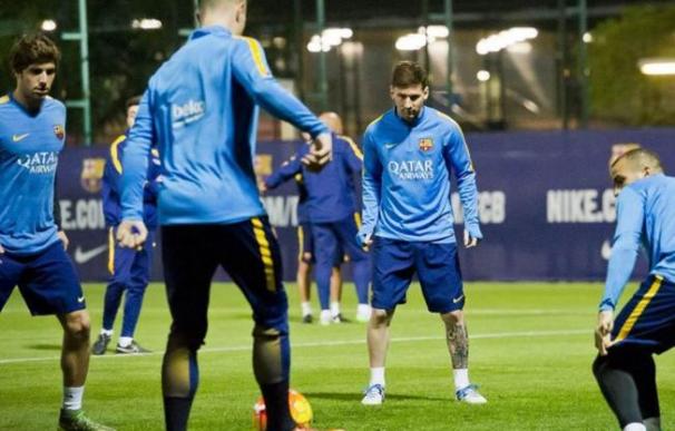Messi se entrena con el grupo de cara al clásico / Víctor Salgado (FCB)
