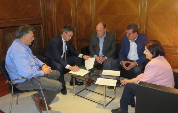 Diputación de León apoyará el funcionamiento de la Lonja mediante el convenio firmado con las Juntas Agropecuarias