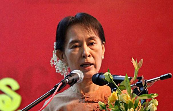 Suu Kyi pide unidad y coraje a sus seguidores en el Día Nacional de Birmania