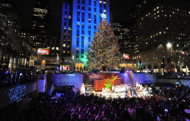 Nueva York recibe la Navidad con iluminación del abeto del Rockefeller Center