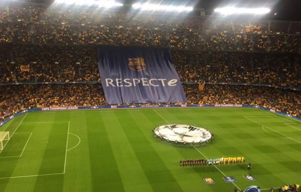 Gran bandera en el Camp Nou / @marcosperiodico