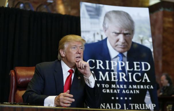 Donald Trump presenta su libro "Crippled America: How to Make America Great Again,"