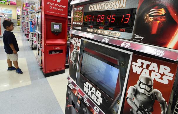 A Star Wars countdown clock counts down to the min
