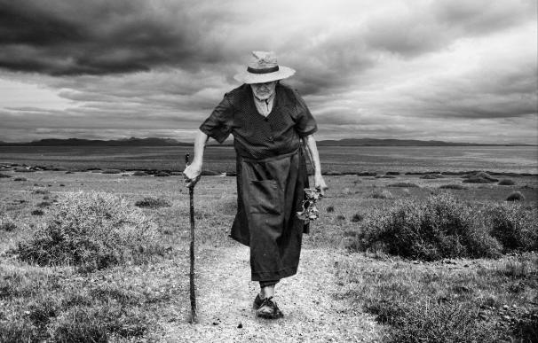 José Luis García Alonso gana el X Premio de Manzanares de Fotografía con su trabajo titulado 'Anciana'