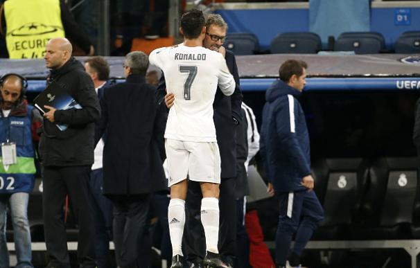 ¿Qué le dijo Cristiano a Blanc a la conclusión del Madrid-PSG? / Getty Images