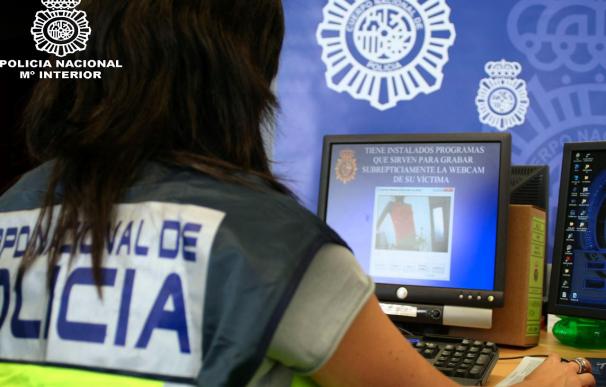 Tres menores detenidos en Ceuta por colgar en internet fotos de niña desnuda