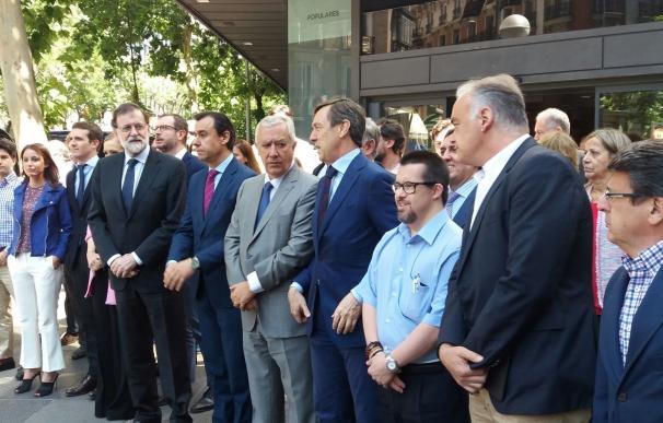Rajoy, la cúpula del PP y Cifuentes guardan un minuto por las víctimas del atentado de Londres