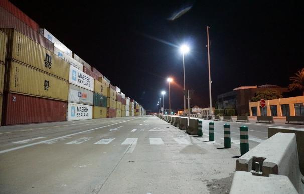 Los estibadores secundan masivamente la primera jornada de huelga en los puertos